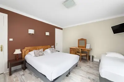 Un ou plusieurs lits dans un hébergement de l'établissement Hôtel De La Paix