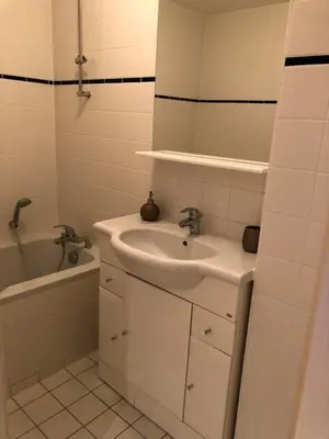 Salle de bains dans l'établissement PRALINE