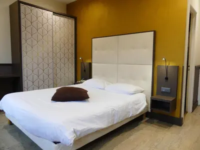Un ou plusieurs lits dans un hébergement de l'établissement Logis Hotel Des Bains