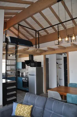 Cuisine ou kitchenette dans l'établissement le bleu du lac Sauna et Spa