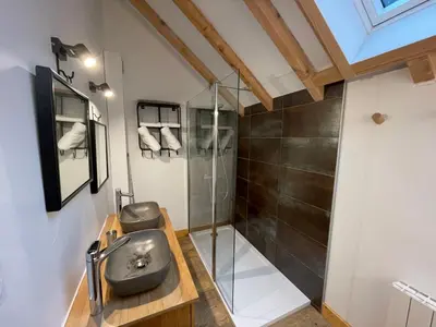 Salle de bains dans l'établissement Le Cabanon de LaFermeDuNol