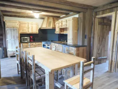 Cuisine ou kitchenette dans l'établissement gîte 8 personnes 