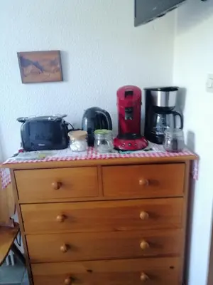 Cuisine ou kitchenette dans l'établissement Les Locations de Stéphanie ,Gite Le Verger