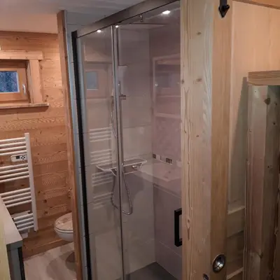 Salle de bains dans l'établissement Le Valmandine