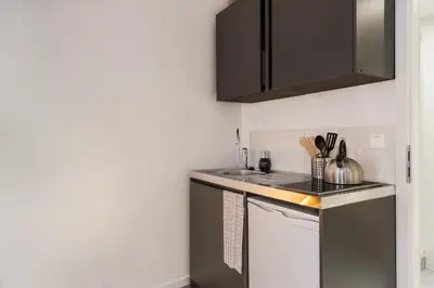 Cuisine ou kitchenette dans l'établissement Travel Homes - L'Arsenal, studios en hyper centre