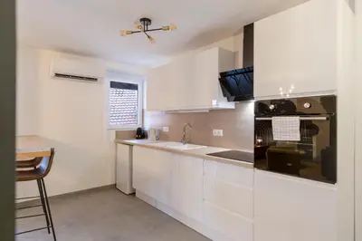 Cuisine ou kitchenette dans l'établissement Appartement Pandore - Colmar City Center - Balcony