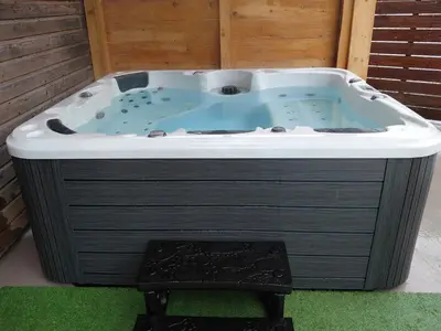 Plan de l'établissement JACUZZI PRIVE Romann 1