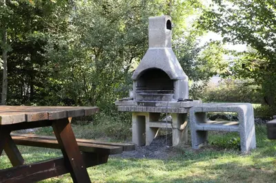 Barbecue disponible mis à disposition des clients de le camping