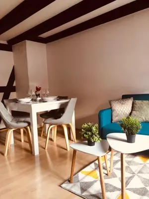 Coin salon dans l'établissement Le petit Colmarien hyper-centre