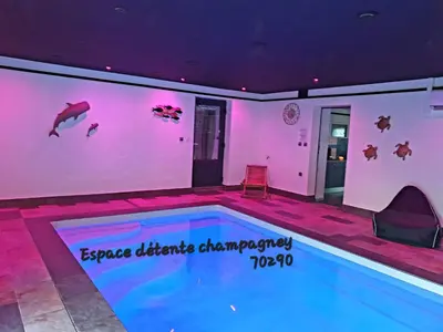 Piscine de l'établissement Espace détente Champagney ou située à proximité