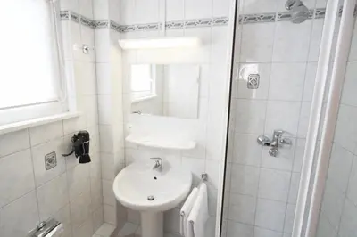 Salle de bains dans l'établissement Hotel Restaurant De La Poste Mulhouse Ottmarsheim