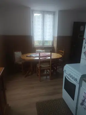 Cuisine ou kitchenette dans l'établissement Les Locations de Stéphanie ,gîte L'Arbre Vert