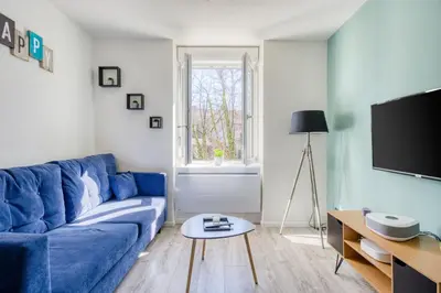 Télévision ou salle de divertissement dans l'établissement Le 101-GregIMMO-Appart'Hôtel
