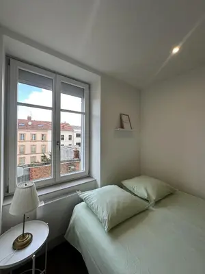 Un ou plusieurs lits dans un hébergement de l'établissement Le 3 - Joli appartement T3 Mulhouse centre, Neuf, calme et tout équipé - stationnement gratuit