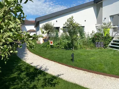 Jardin de l'établissement Le Clos des Pommiers