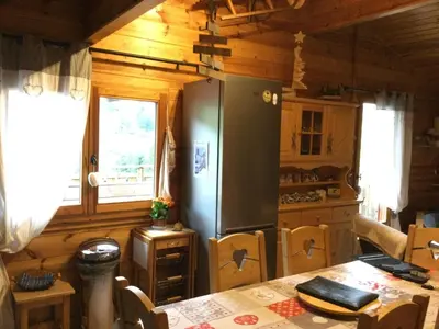 Cuisine ou kitchenette dans l'établissement Chalet le val’tin