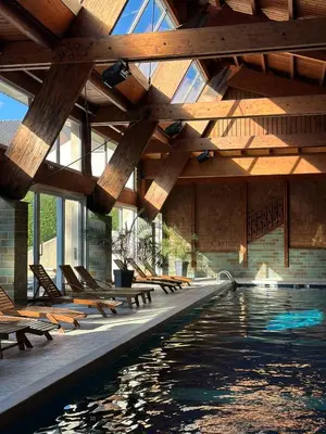 Piscine de l'établissement Hôtel Les Vallées Labellemontagne ou située à proximité