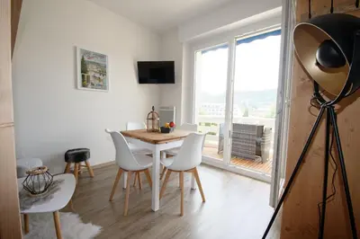 Télévision ou salle de divertissement dans l'établissement Miellerie du lac