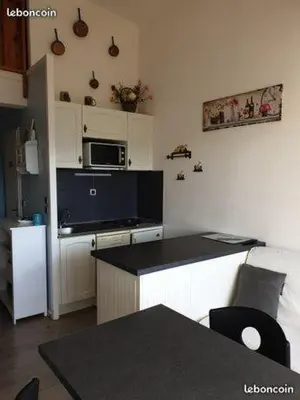 Cuisine ou kitchenette dans l'établissement Apartement sur les hauteurs de Gerardmer avec une SUPERBE VUE