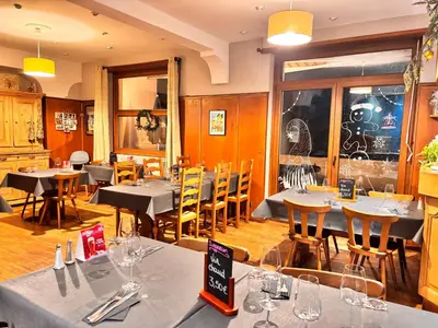 Restaurant ou autre lieu de restauration dans l'établissement Chambre double Auberge Alsacienne