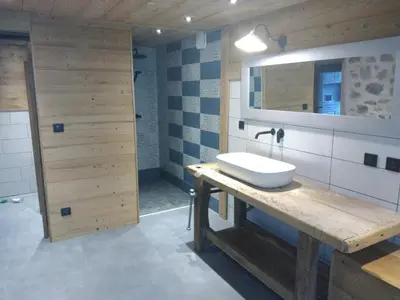 Salle de bains dans l'établissement gîte de la cheneau