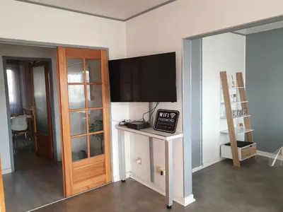 Télévision ou salle de divertissement dans l'établissement Mulhouse,Grand appart cosy&lumineux, 78m2 , pour 5 personnes