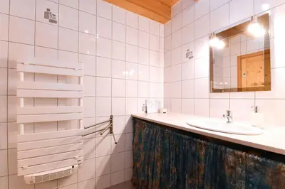 Salle de bains dans l'établissement Pâquerettes - Maison avec Jardin et Parking