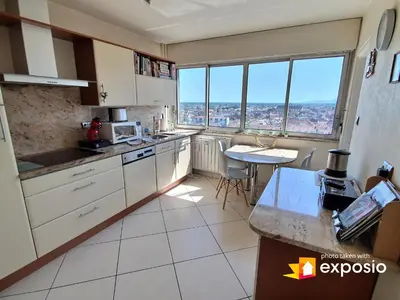 Cuisine ou kitchenette dans l'établissement Bel appartement avec vue splendide sur toute la ville de Colmar - Parking gratuit