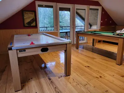 Billard dans l'établissement le familial avec spa, sauna salle de jeux