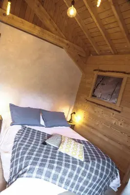 Un ou plusieurs lits dans un hébergement de l'établissement Le petit coin de Jeanne et Marcel chalet de vacances La Bresse