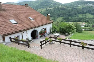 Vue générale sur la montagne ou vue sur la montagne depuis la maison de vacances