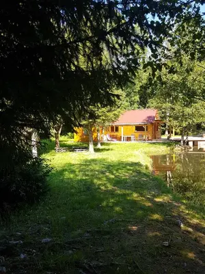 Jardin de l'établissement Insolite Chalet de pêche Sérénité - Bien Etre