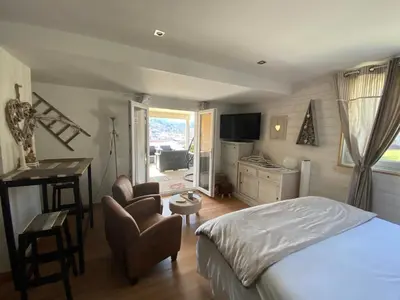 Télévision ou salle de divertissement dans l'établissement AU NID COSY D'ISA A GERARDMER VOSGES - Spas privatifs