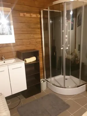 Salle de bains dans l'établissement ROMANN 2