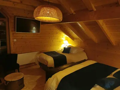 Un ou plusieurs lits dans un hébergement de l'établissement Nouveau Chalet M.META 12 pers sauna,jacuzzi,billard