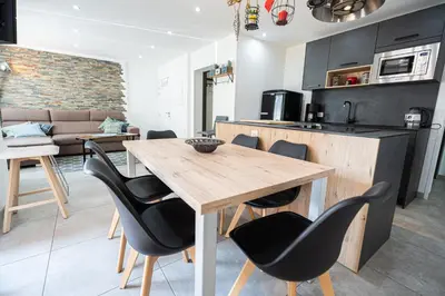 Cuisine ou kitchenette dans l'établissement Appartement des Sorcieres - Witches Apartment