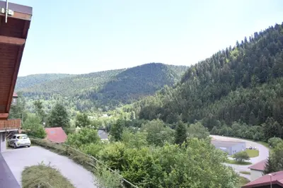 Vue générale sur la montagne ou vue sur la montagne depuis le chalet