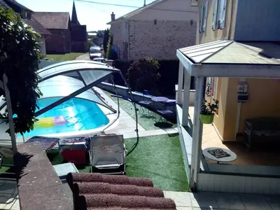 Piscine de l'établissement LE JR 70 Relais Motards ou située à proximité