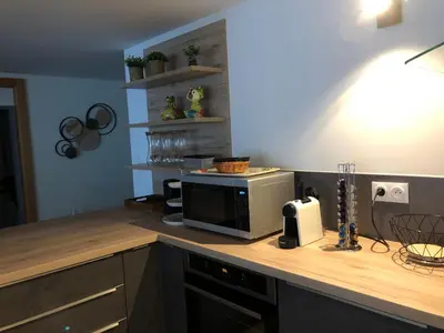 Cuisine ou kitchenette dans l'établissement L'Atelier- Appartement, Sauna, Jardin, Centre Ville, proche commerces et restaurants