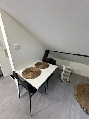 Coin salon dans l'établissement Le 5 - Beau Studio rénové, tout équipé, au calme, Mulhouse centre - stationnement gratuit