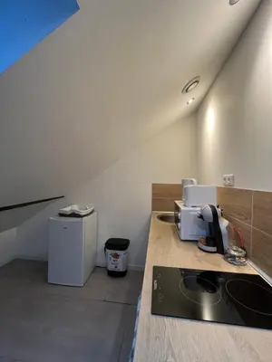 Cuisine ou kitchenette dans l'établissement Le 5 - Beau Studio rénové, tout équipé, au calme, Mulhouse centre - stationnement gratuit