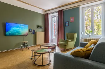 Télévision ou salle de divertissement dans l'établissement Travel Homes - The Wooden, Spacieux & bon quartier