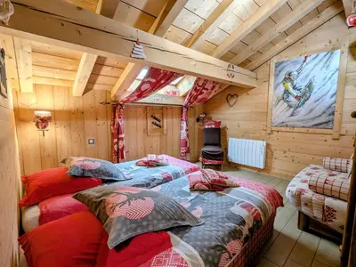 Un ou plusieurs lits dans un hébergement de l'établissement Chalet Neuf Haut de Gamme avec Spa, Sauna et Décoration Originale – Gérardmer - FR-1-589-80