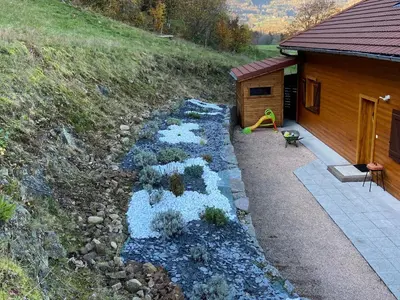 Plan de l'établissement Chalet tout confort avec piscine, terrasse, et sauna privé en montagne - FR-1-589-101