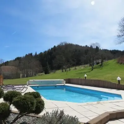 Chalet tout confort avec piscine