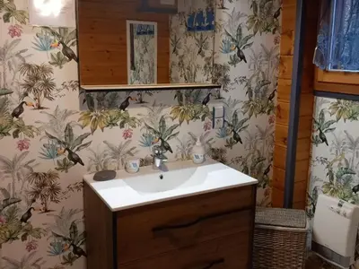 Plan de l'établissement Chalet confortable avec 4 chambres, cheminée, grand terrain, proche pistes et lac - FR-1-589-107