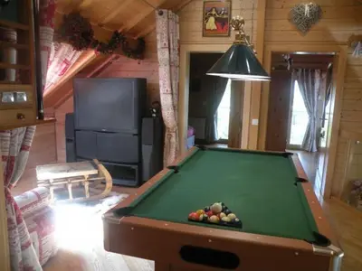 Billard dans l'établissement Chalet Montagne avec Spa, Sauna & Proche Pistes - Gérardmer - FR-1-589-114