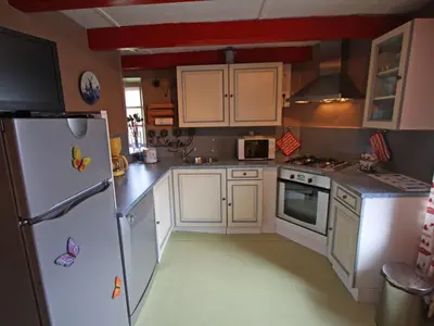 Cuisine ou kitchenette dans l'établissement Charmant gîte avec terrasse, WiFi et garage moto à Gérardmer - FR-1-589-133