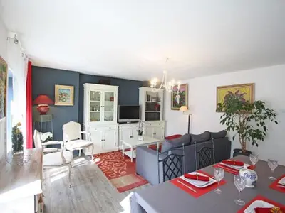 Télévision ou salle de divertissement dans l'établissement Appartement Confortable à Remiremont, Proche Centre et Commerces, Garage et Wifi Inclus - FR-1-589-132