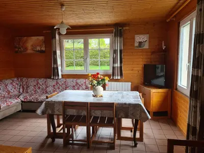 Coin salon dans l'établissement Chalet Confortable à La Bresse, Proche Ski, Wifi, Animaux Acceptés - FR-1-589-130